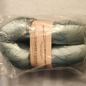NWT Lost + Wander travel neck pillow